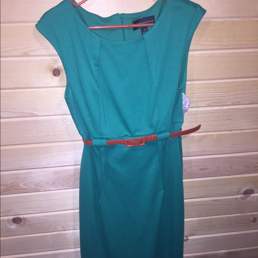 Green mid-length dress